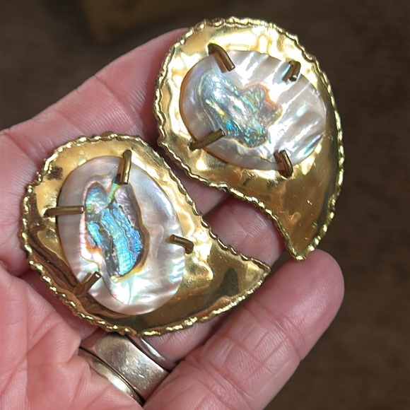 Stunning vintage brass and abalone earrings - Picture 13 of 14